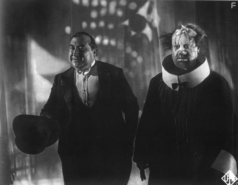 Kurt Gerron and Emil Jannings in Голубой ангел (1930)