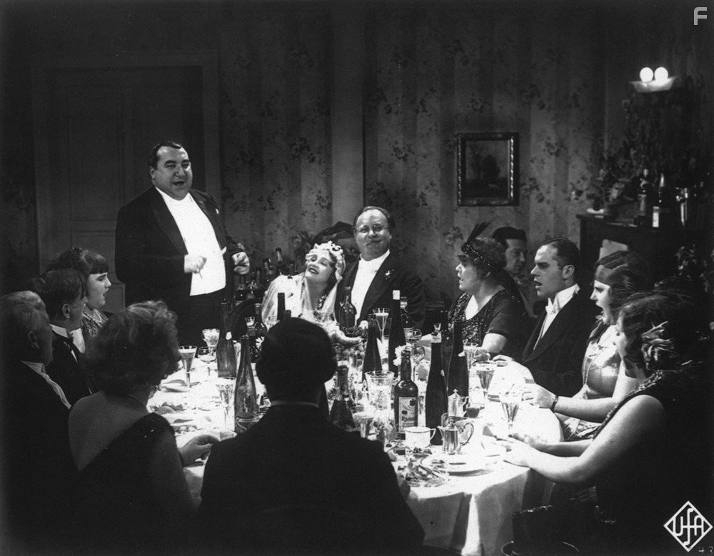 Marlene Dietrich, Kurt Gerron, and Emil Jannings in Голубой ангел (1930)