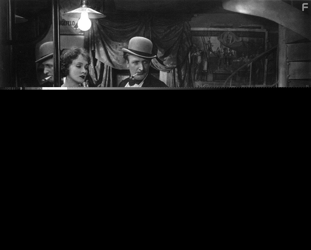 Marlene Dietrich, Hans Albers, and Emil Jannings in Голубой ангел (1930)