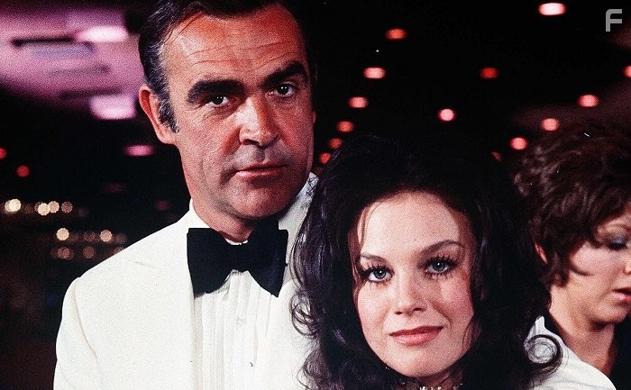Sean Connery and Lana Wood in Бриллианты навсегда (1971)