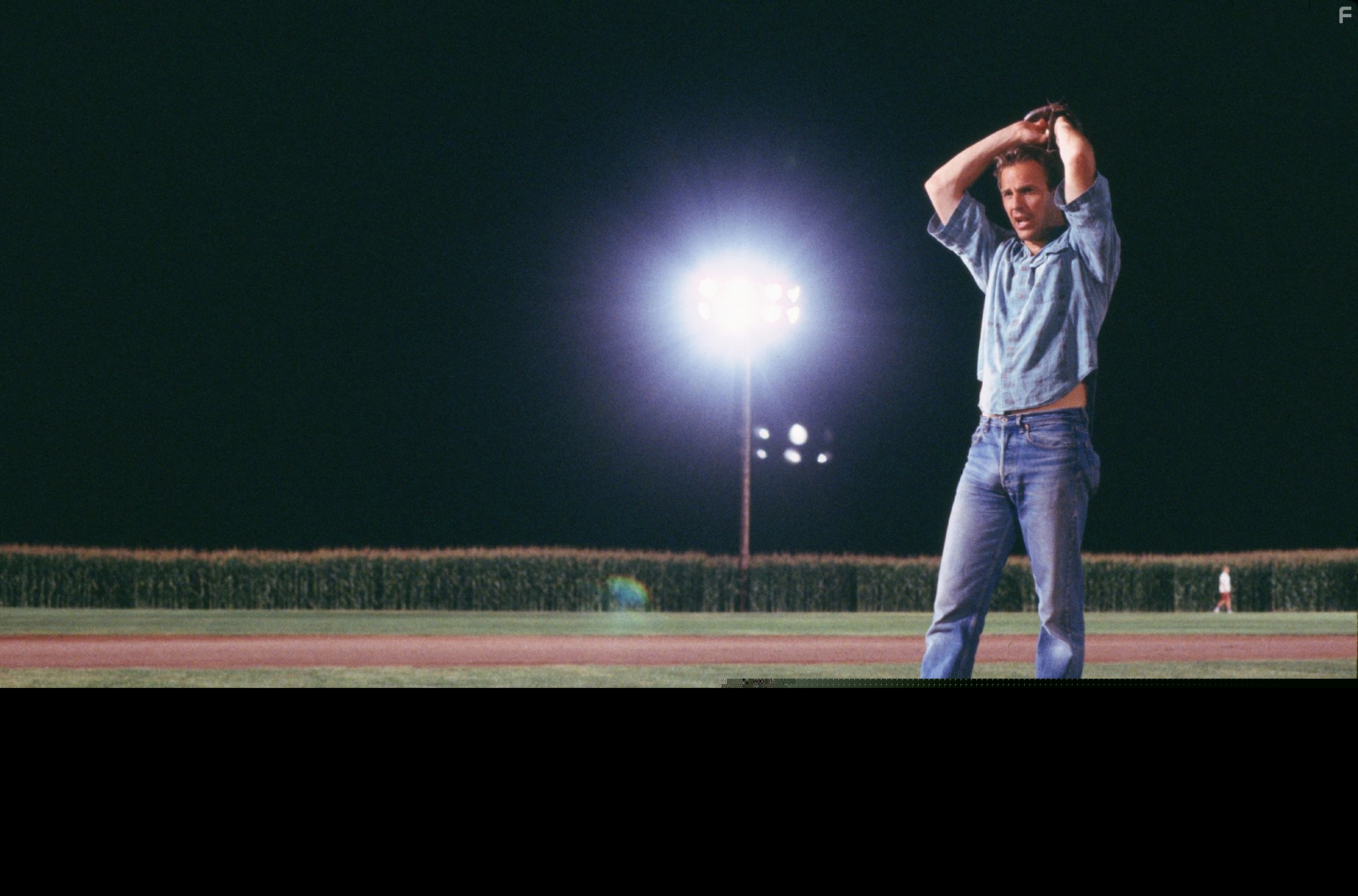 Kevin Costner in Поле чудес (1989)