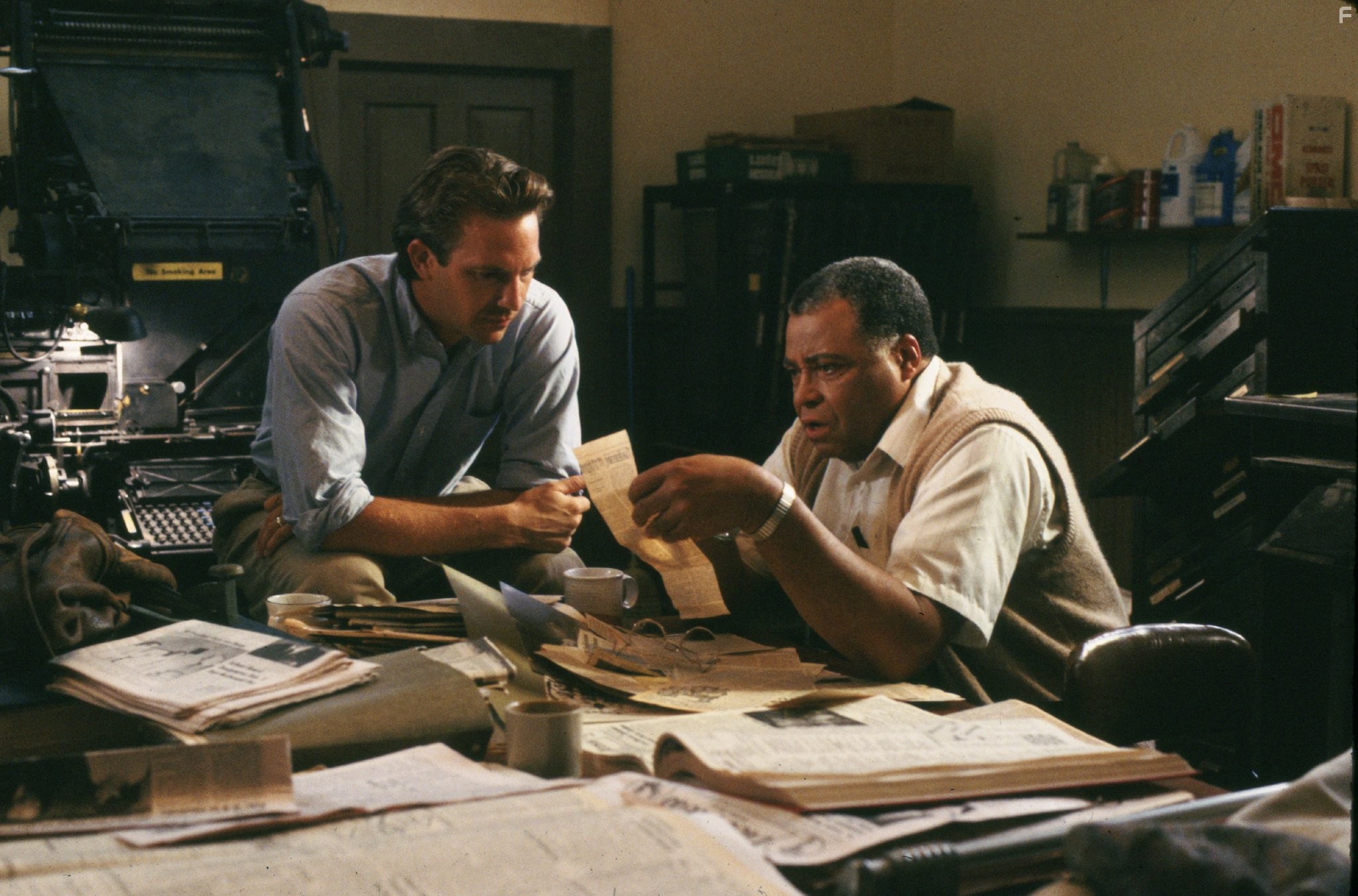 Kevin Costner and James Earl Jones in Поле чудес (1989)