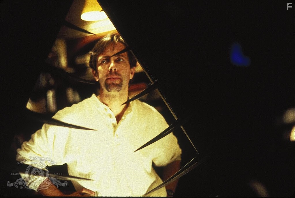 Clive Barker in Повелитель иллюзий (1995)