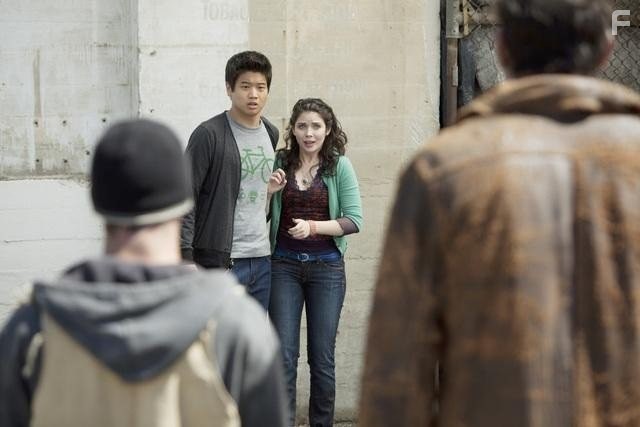 Ki Hong Lee and Grace Phipps in Девять жизней Хлои Кинг (2011)