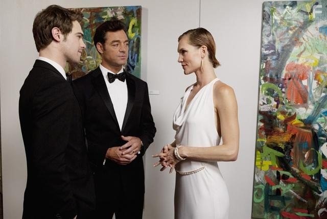 Jolene Andersen, David S. Lee, and Grey Damon in Девять жизней Хлои Кинг (2011)