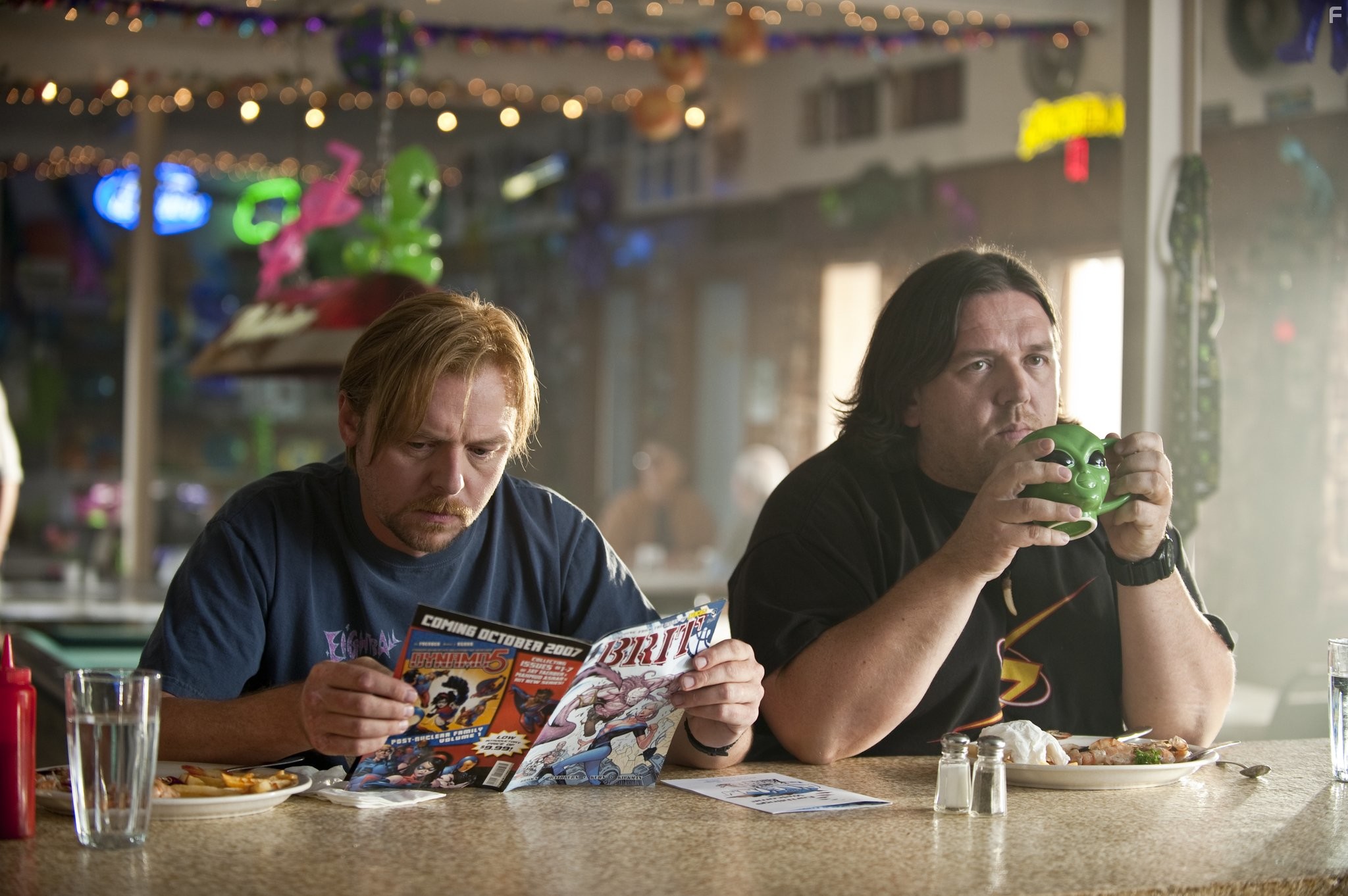 Nick Frost and Simon Pegg in Пол: Секретный материальчик (2011)