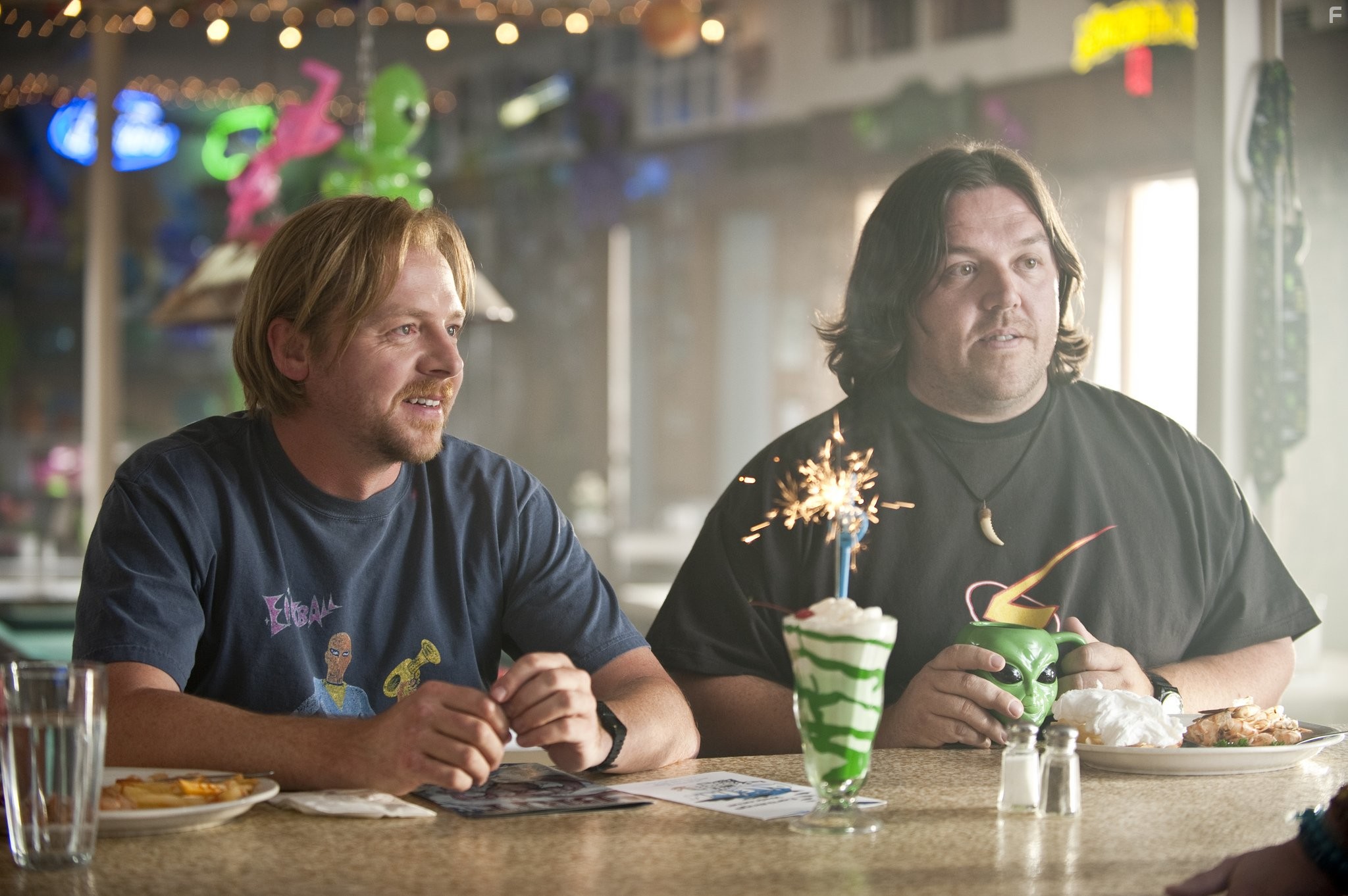 Nick Frost and Simon Pegg in Пол: Секретный материальчик (2011)