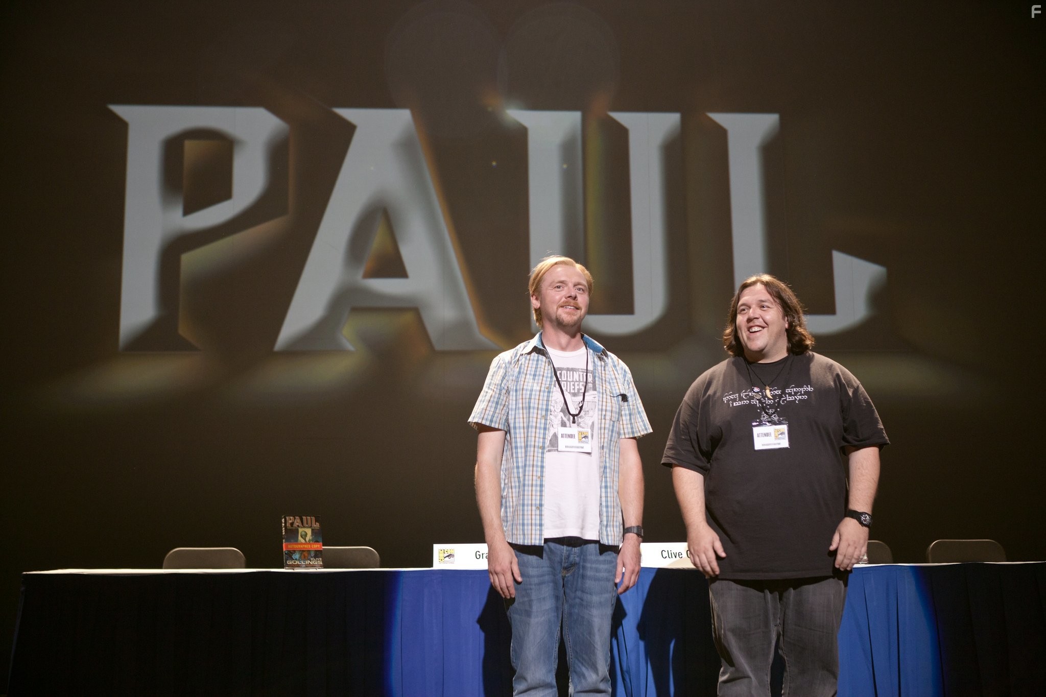 Nick Frost and Simon Pegg in Пол: Секретный материальчик (2011)