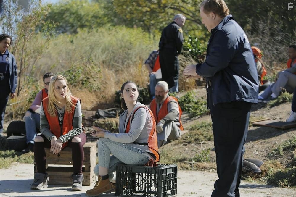Vanessa Marano, Gary Kraus, and Sarah Stouffer in Их перепутали в роддоме (2011)
