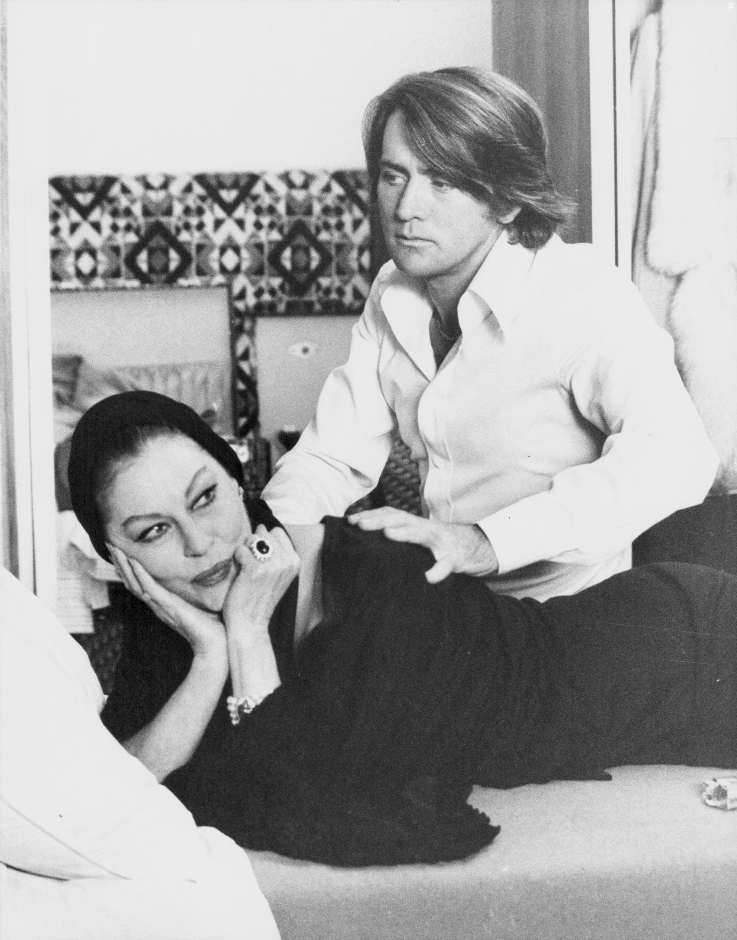 Martin Sheen and Ava Gardner in Перевал Кассандры (1976)