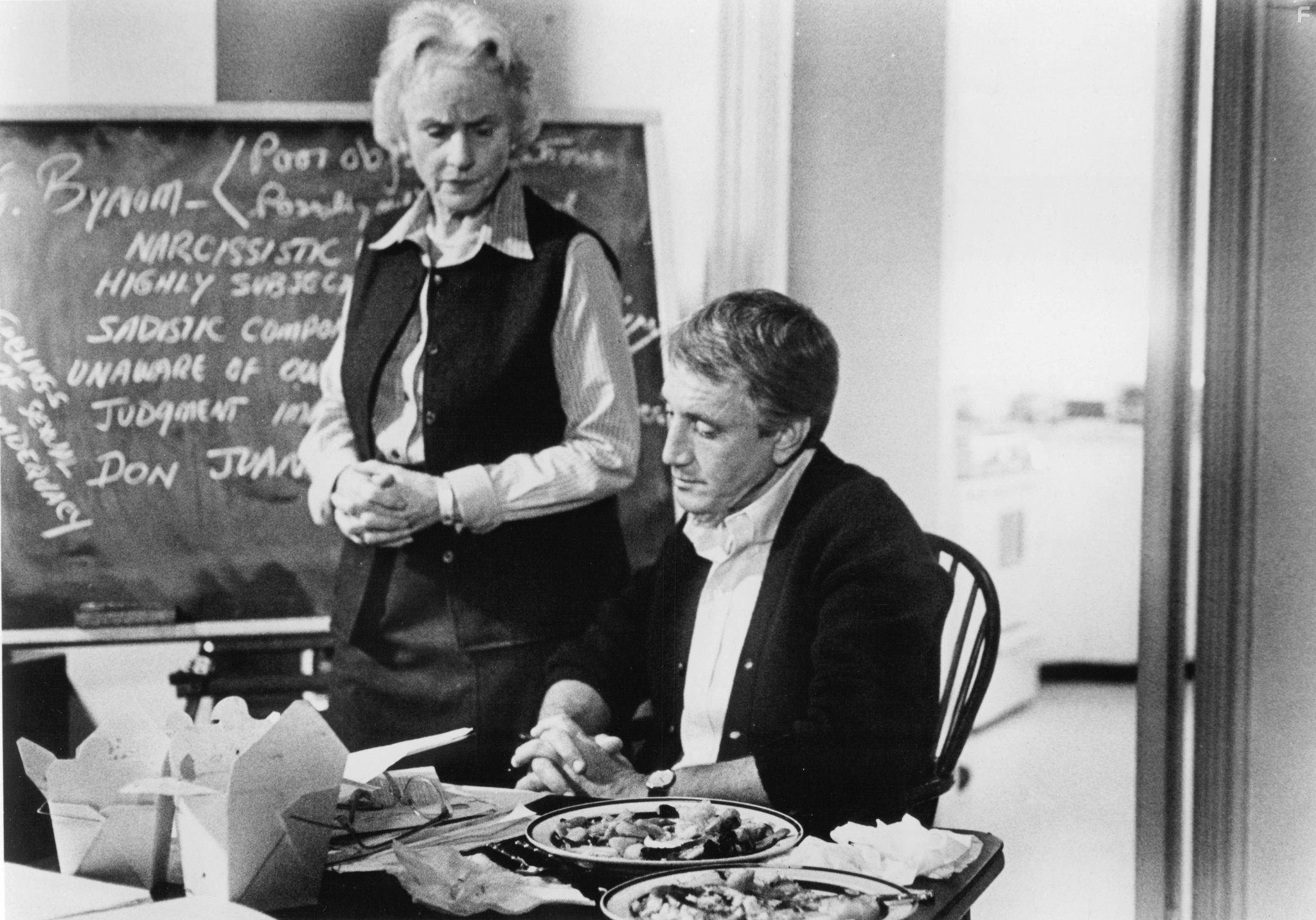 Roy Scheider and Jessica Tandy in В ночной тиши (1982)