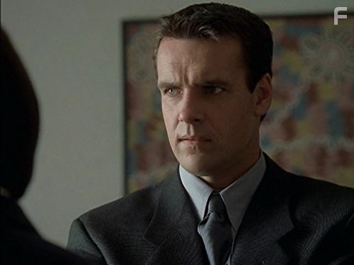 David James Elliott in Boенно-юридическая служба (1995)