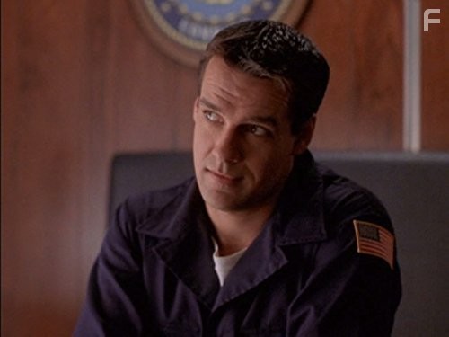 David James Elliott in Boенно-юридическая служба (1995)