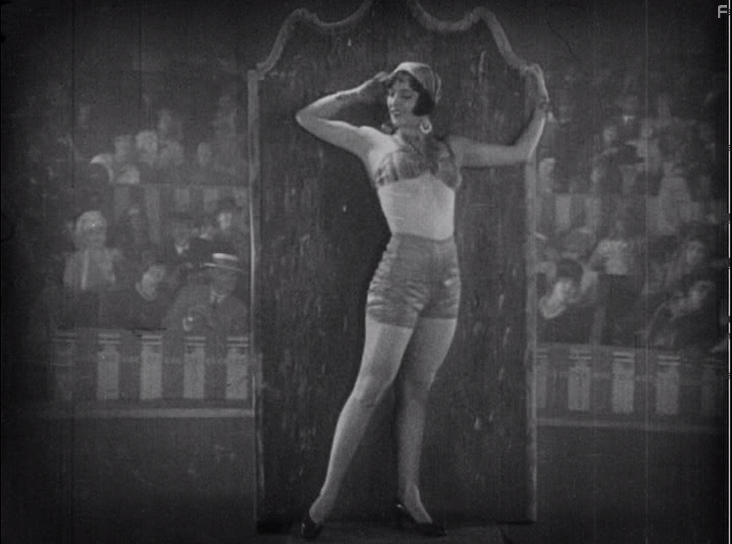 Joan Crawford in Неизвестный (1927)