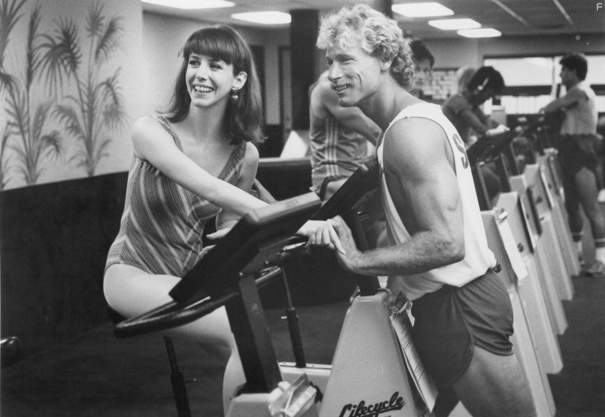 Laraine Newman in Идеально (1985)