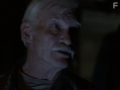 Dale Dye in Рухнувшие небеса (2011)