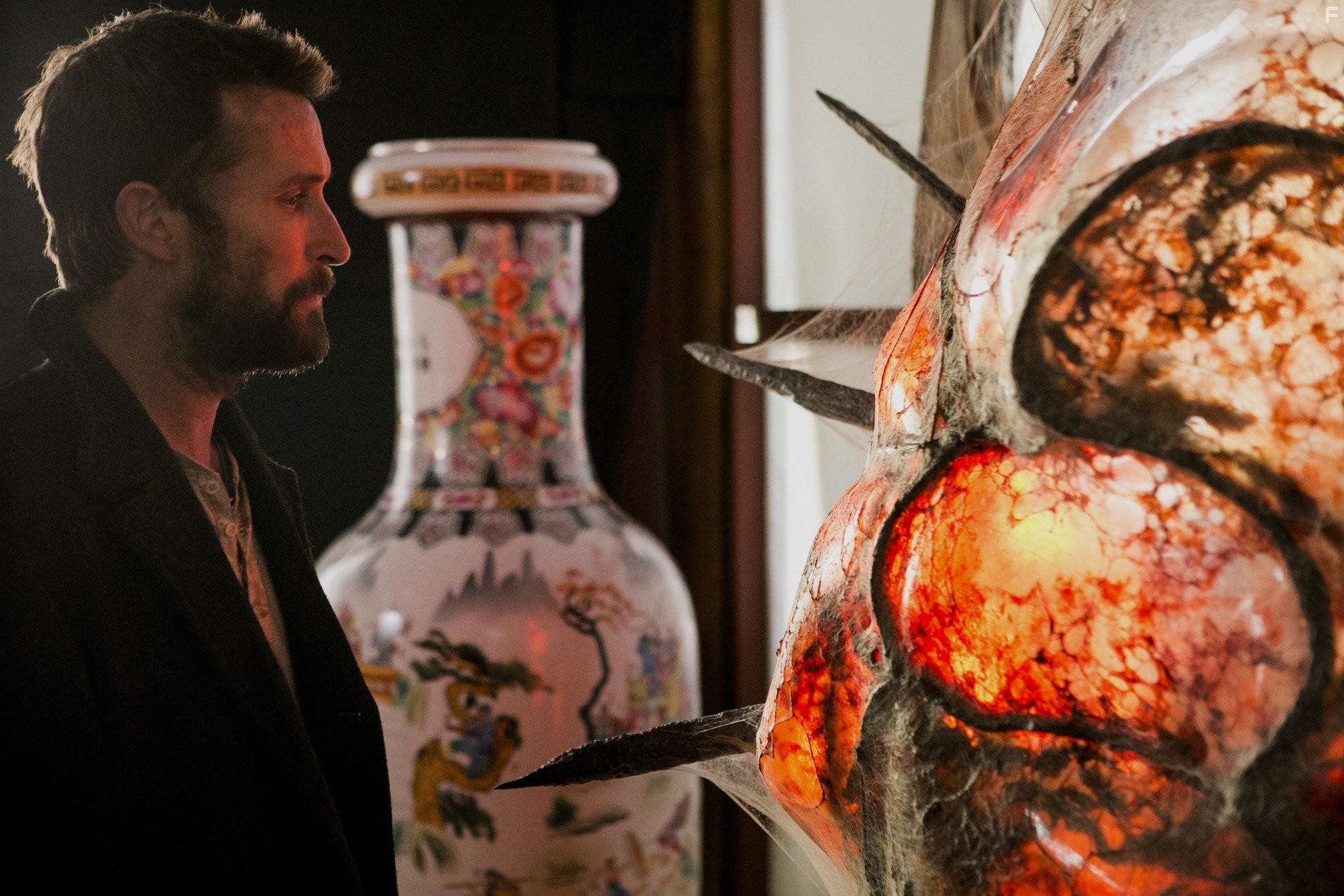 Noah Wyle in Рухнувшие небеса (2011)