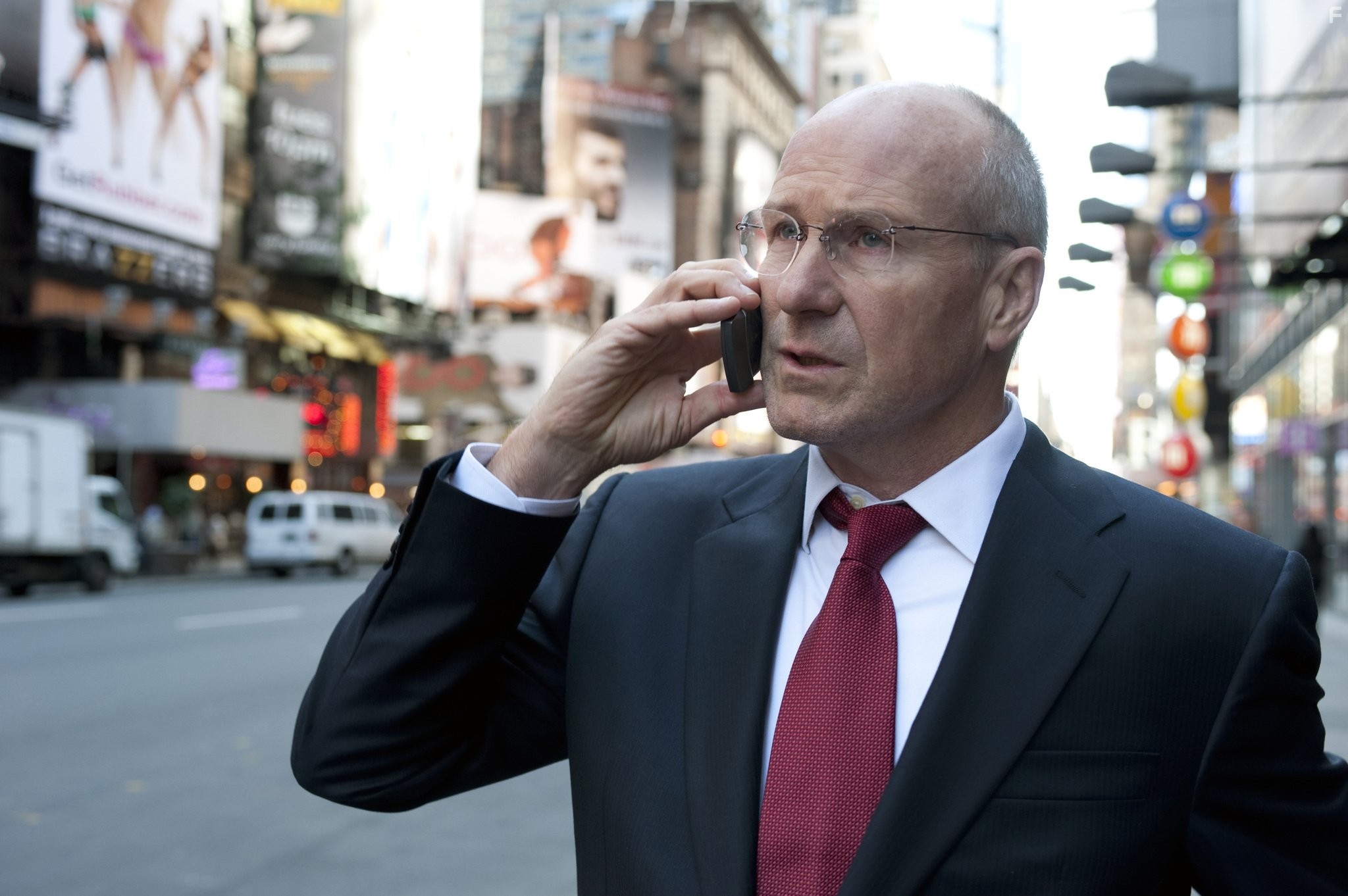 William Hurt in Слишком крут для неудачи (2011)