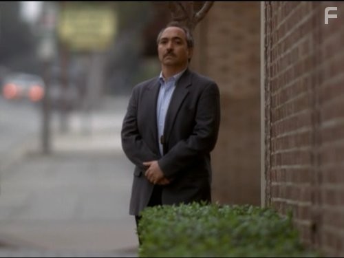 Miguel Sandoval in Притворщик (1996)