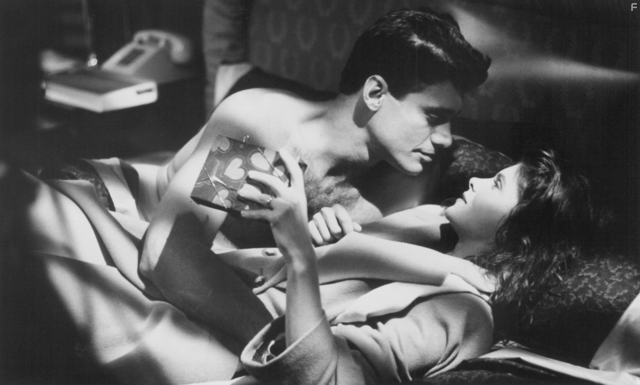 Lolita Davidovich and Steven Bauer in Воскрешение Каина (1992)