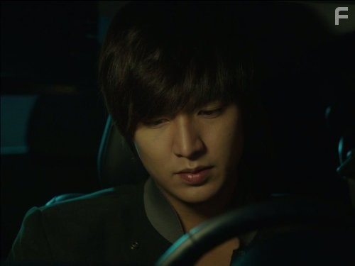 Min-ho Lee in Городской охотник (2011)