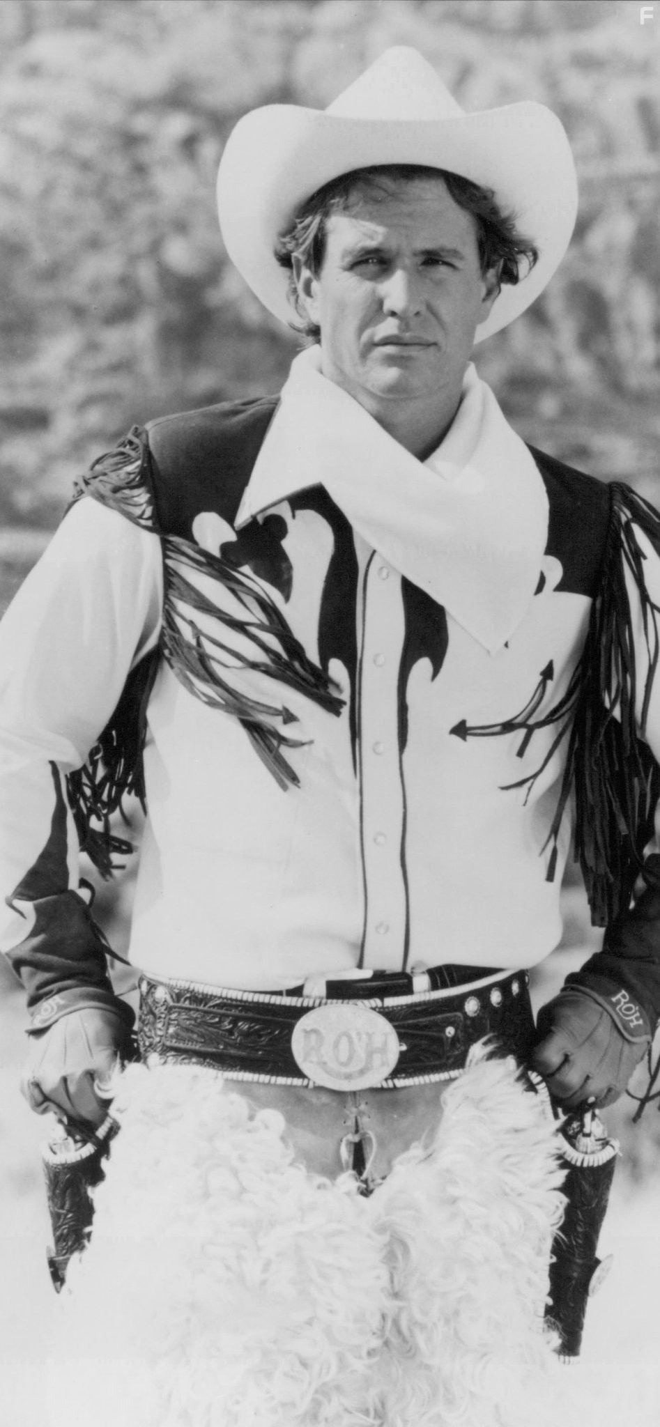 Tom Berenger in Ковбойская рапсодия (1985)