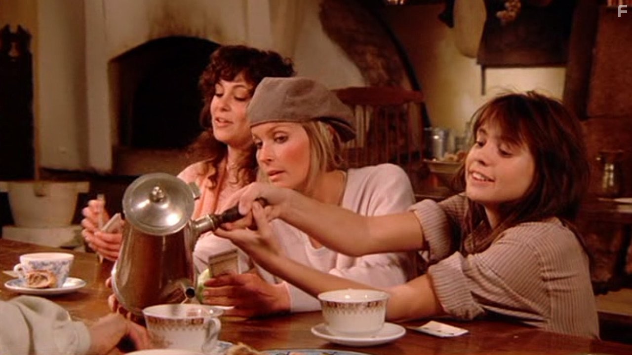 Bo Derek, Olivia d'Abo, and Ana Obreg?n in Болеро (1984)