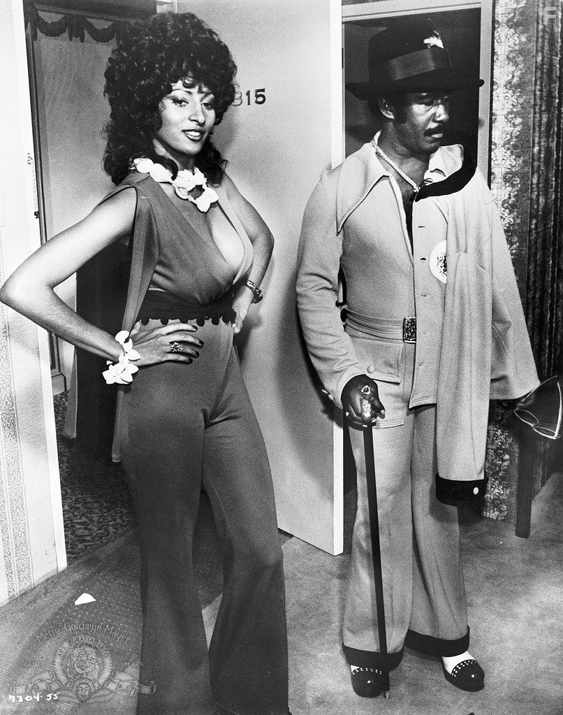 Pam Grier and Robert DoQui in Крепкий кофеёк (1973)