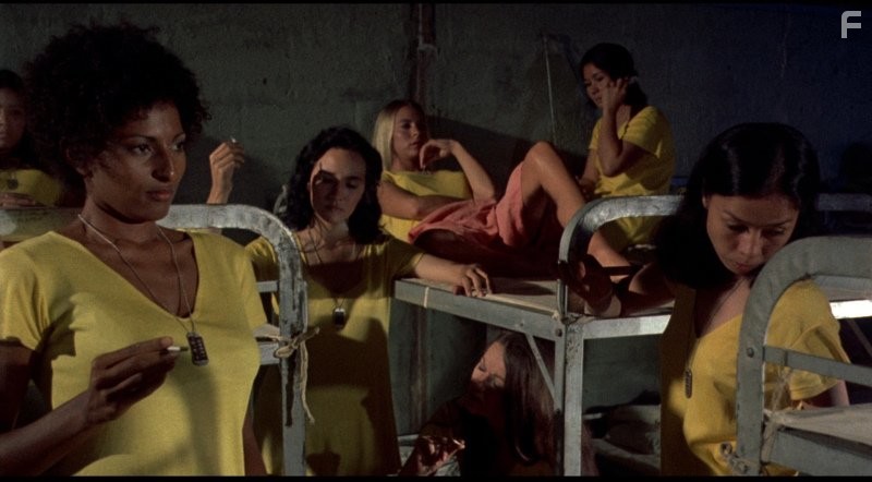 Pam Grier and Margaret Markov in Чeрная мама, белая мама (1973)