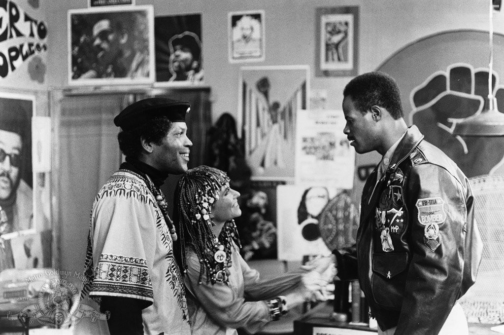 Keenen Ivory Wayans and Clarence Williams III in Я достану тебя, ублюдок (1988)