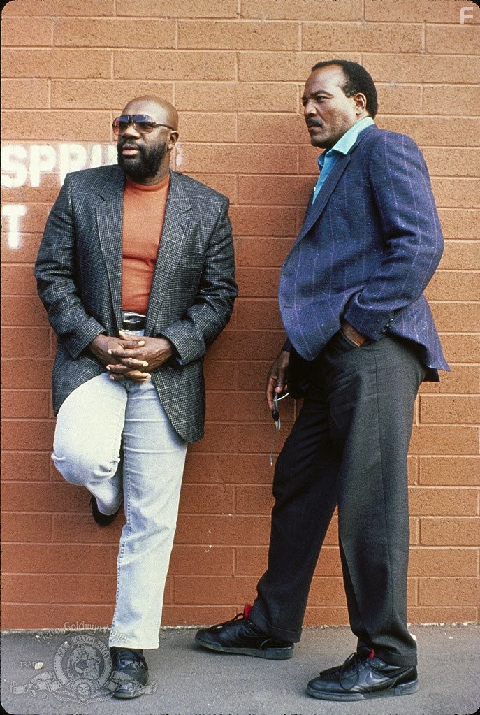 Jim Brown and Isaac Hayes in Я достану тебя, ублюдок (1988)