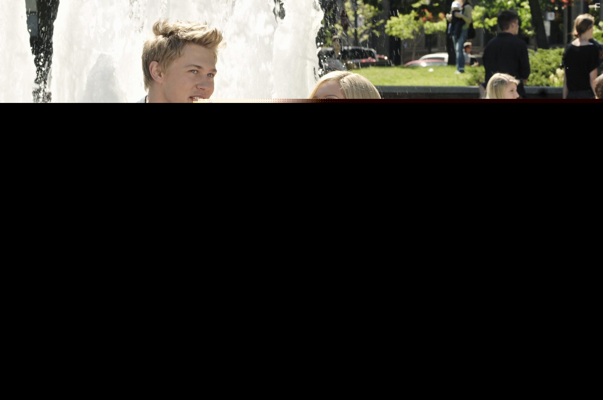 Ashley Tisdale and Austin Butler in Шикарное приключение Шарпей (2011)