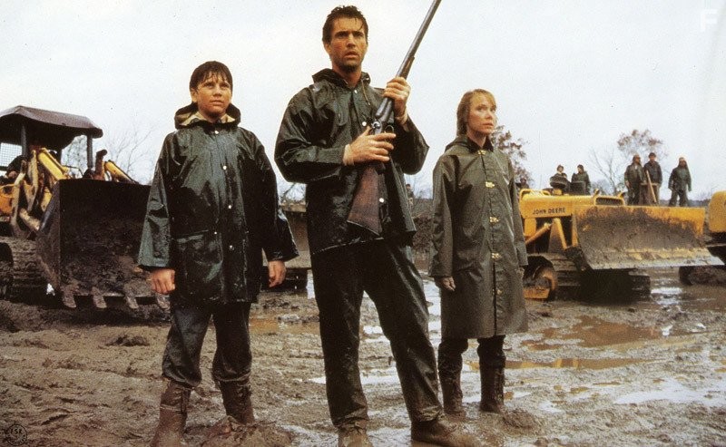 Mel Gibson, Sissy Spacek, and Shane Bailey in Река (1984)