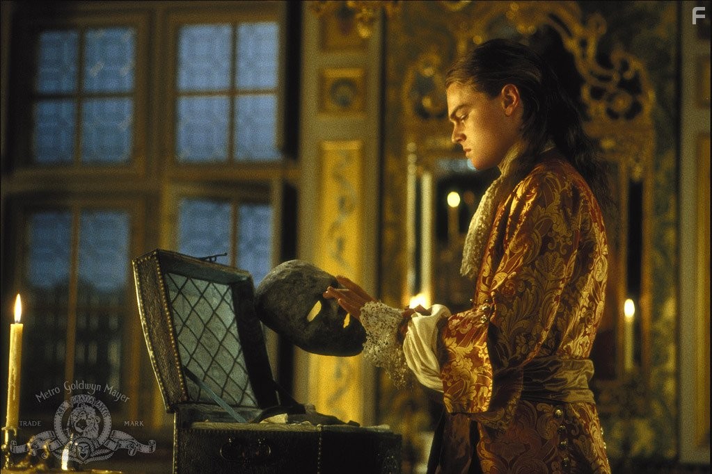 Leonardo DiCaprio in Челoвек в железной маске (1998)