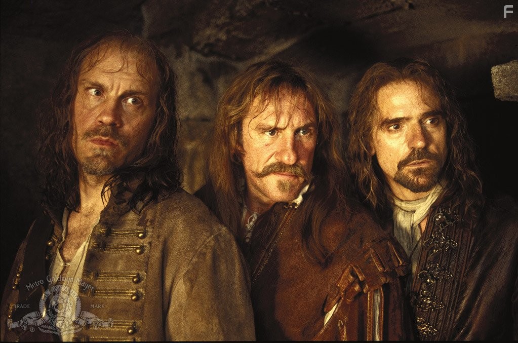 G?rard Depardieu, Jeremy Irons, and John Malkovich in Челoвек в железной маске (1998)