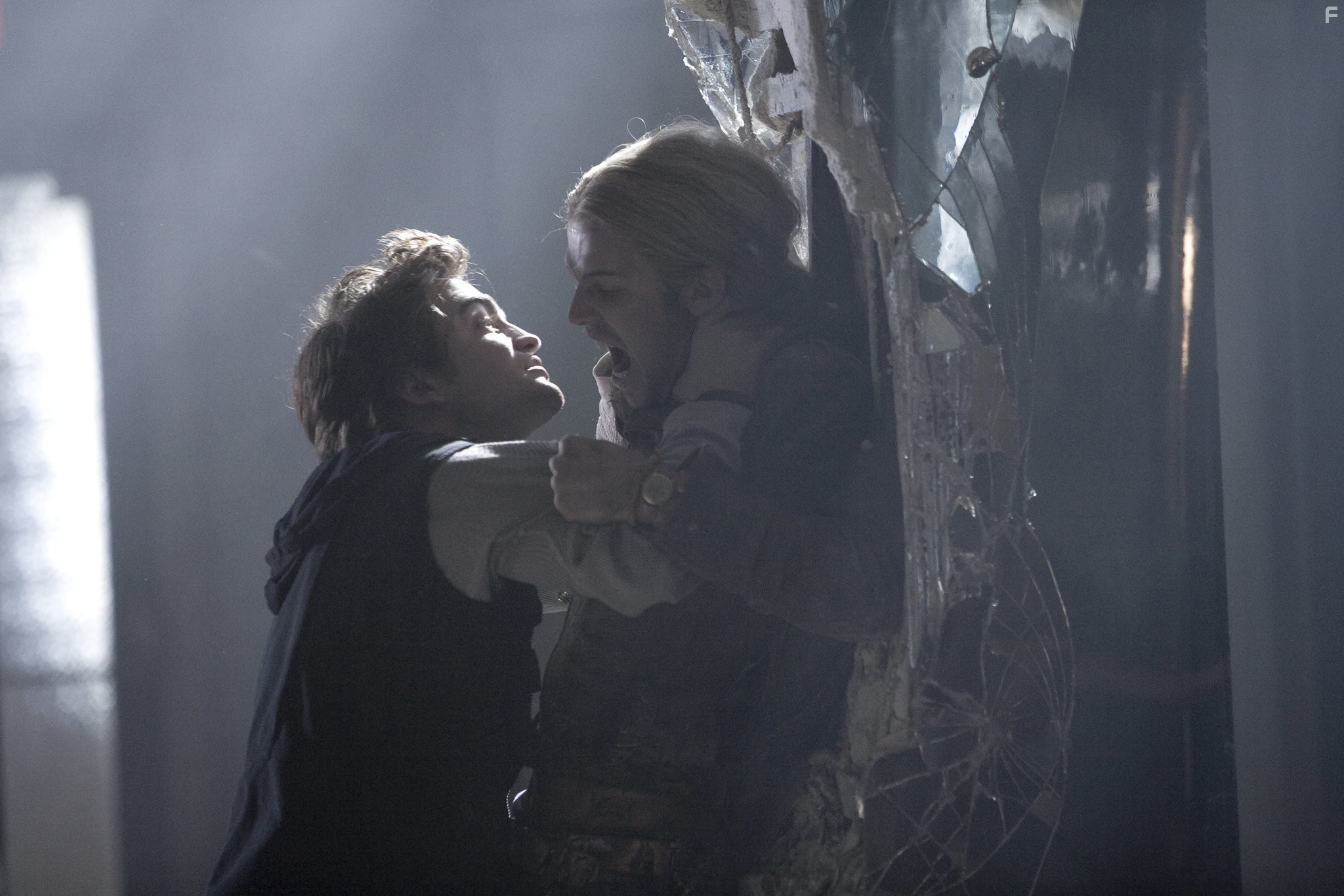 Robert Pattinson and Cam Gigandet in Сумерки (2008)