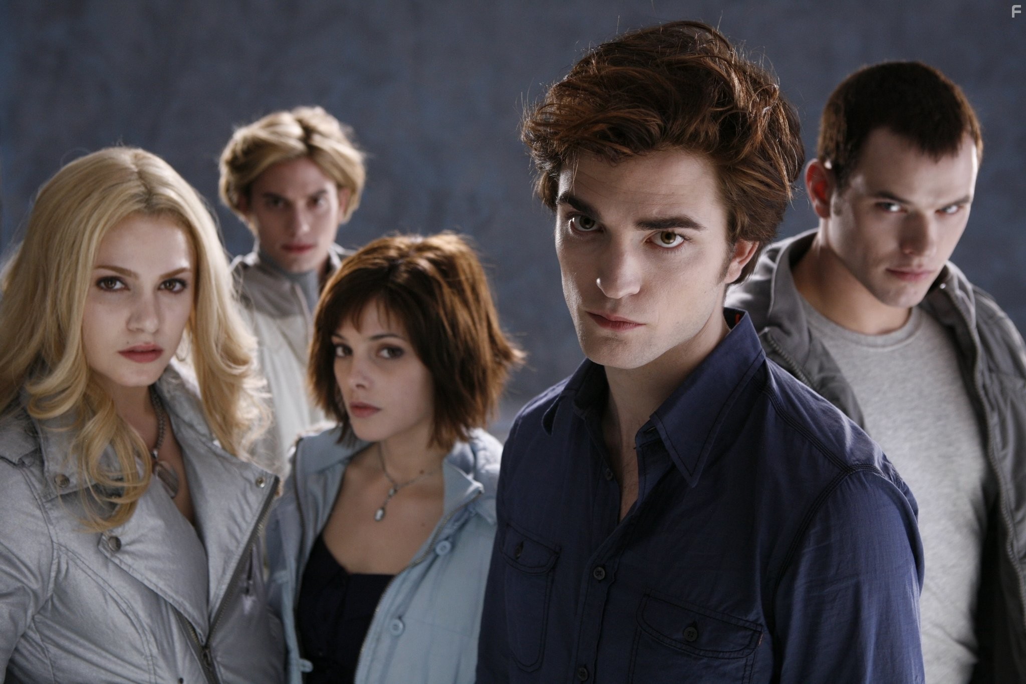 Nikki Reed, Robert Pattinson, Kellan Lutz, Jackson Rathbone, and Ashley Greene in Сумерки (2008)
