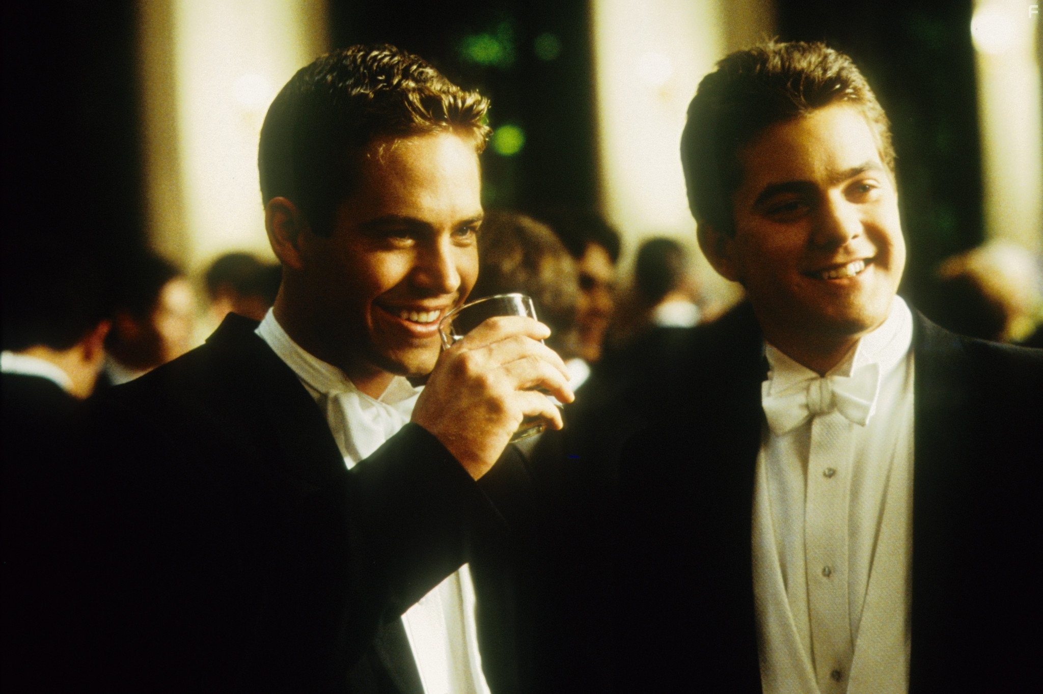 Joshua Jackson and Paul Walker in Чeрепа (2000)