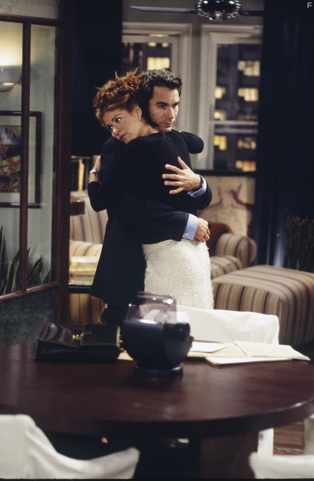 Eric McCormack and Debra Messing in Уилл и Грейс (1998)