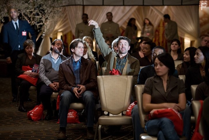 Jim Carrey and John Michael Higgins in Всегда говори да (2008)