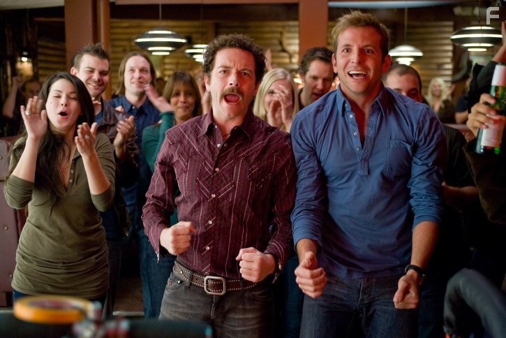 Danny Masterson and Bradley Cooper in Всегда говори да (2008)