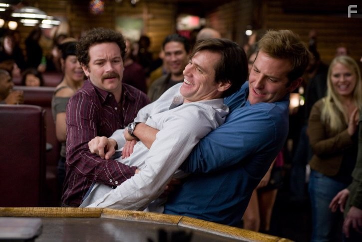 Jim Carrey, Danny Masterson, and Bradley Cooper in Всегда говори да (2008)
