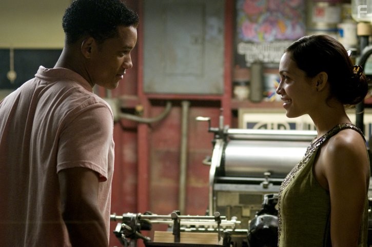 Will Smith and Rosario Dawson in Семь жизней (2008)