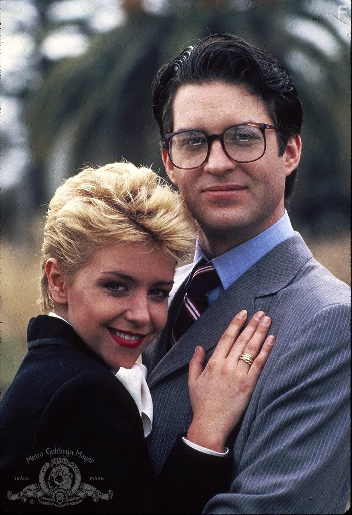 Leslie Ash and Ted Wass in Проклятие Розовой пантеры (1983)