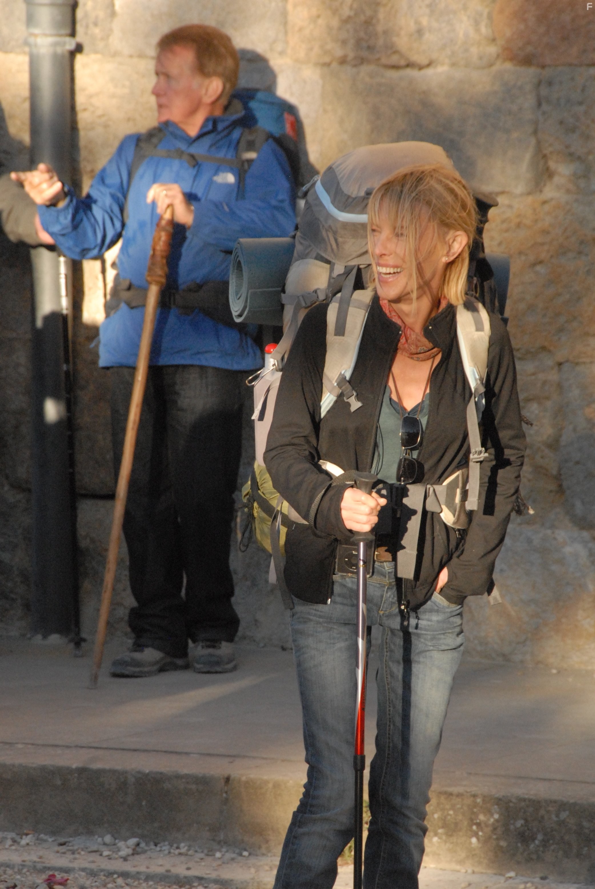 Martin Sheen and Deborah Kara Unger in Путь (2010)