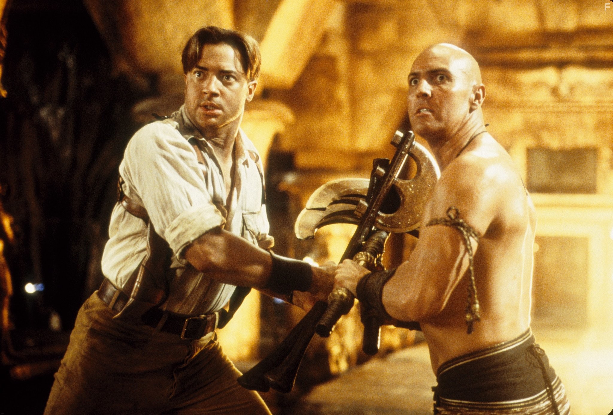 Brendan Fraser and Arnold Vosloo in Мумия возвращается (2001)