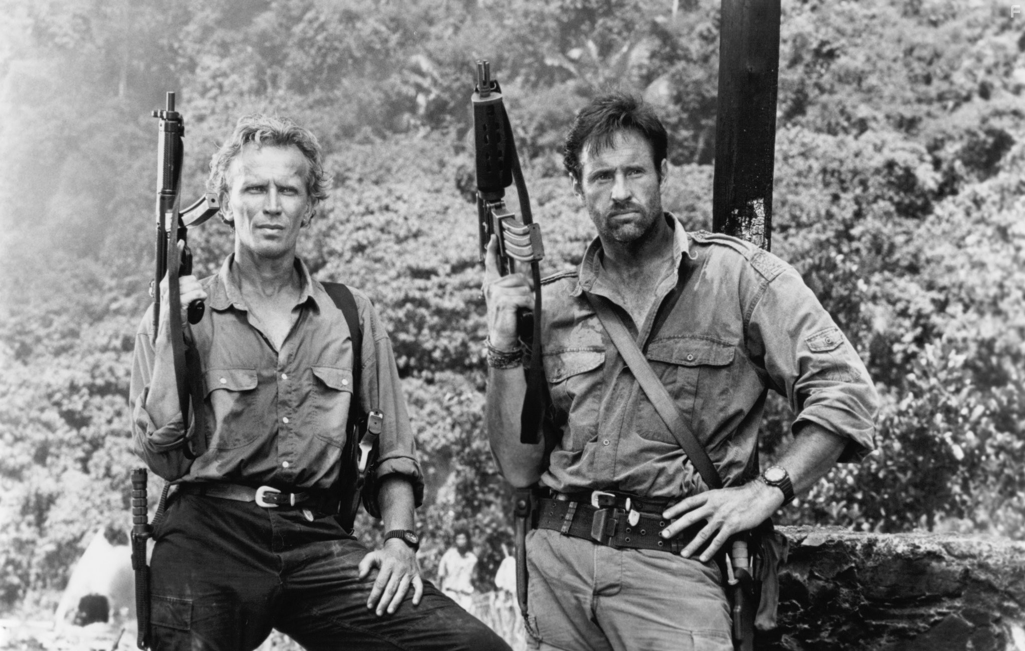 Peter Weller and Robert Hays in Fifty/Fifty (1992)