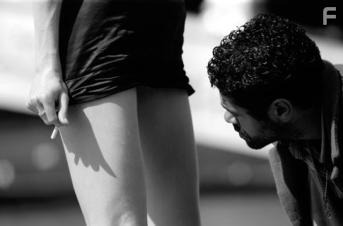 Jamel Debbouze and Rie Rasmussen in Ангел-А (2005)