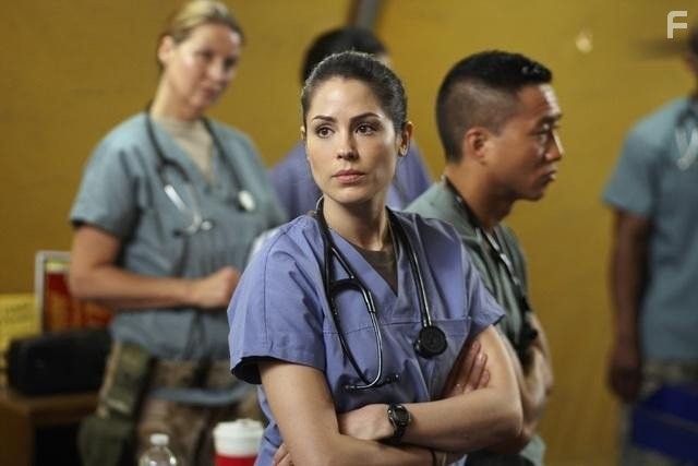 Michelle Borth in Военный госпиталь (2011)