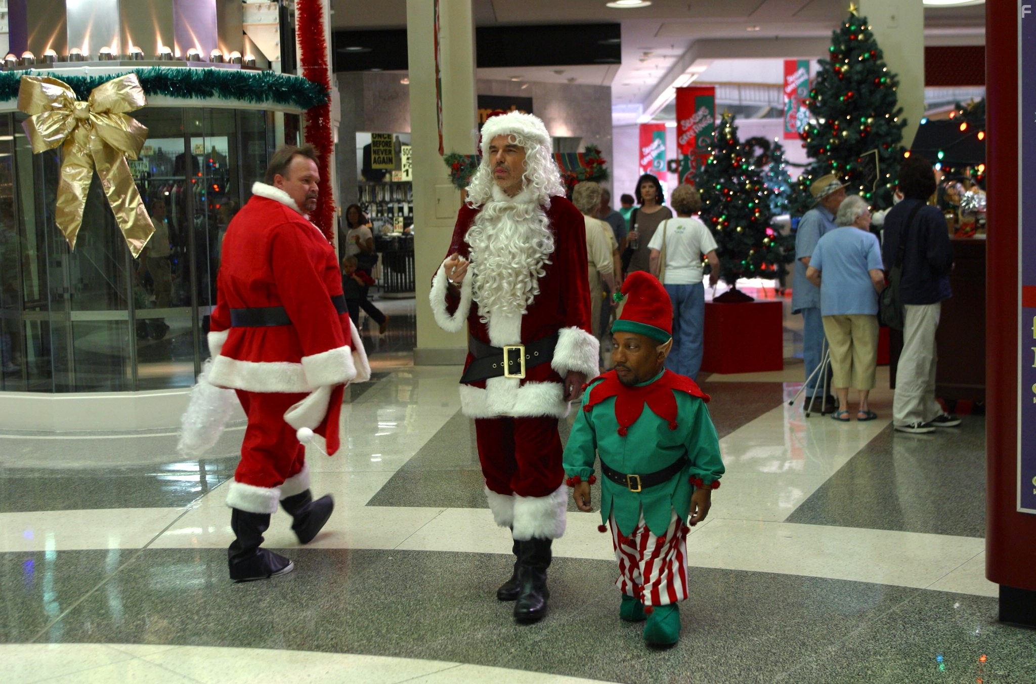 Billy Bob Thornton and Tony Cox in Плохой Санта (2003)